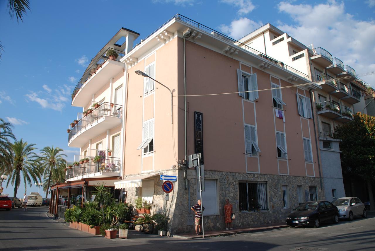 Albium - Hotel Sul Mare Albenga Exterior foto